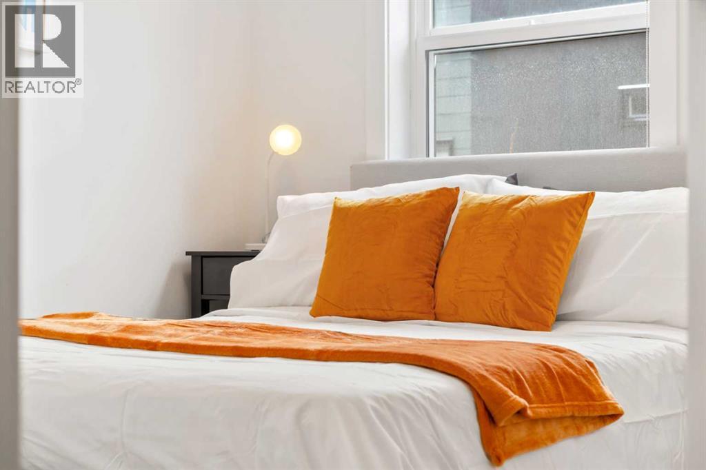 Single Family House for Sale in Unit    Avenue NW Capitol Hill Calgary 