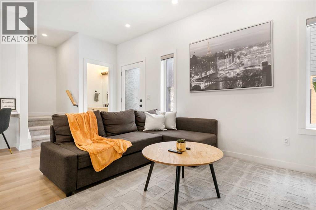 Single Family House for Sale in Unit    Avenue NW Capitol Hill Calgary 