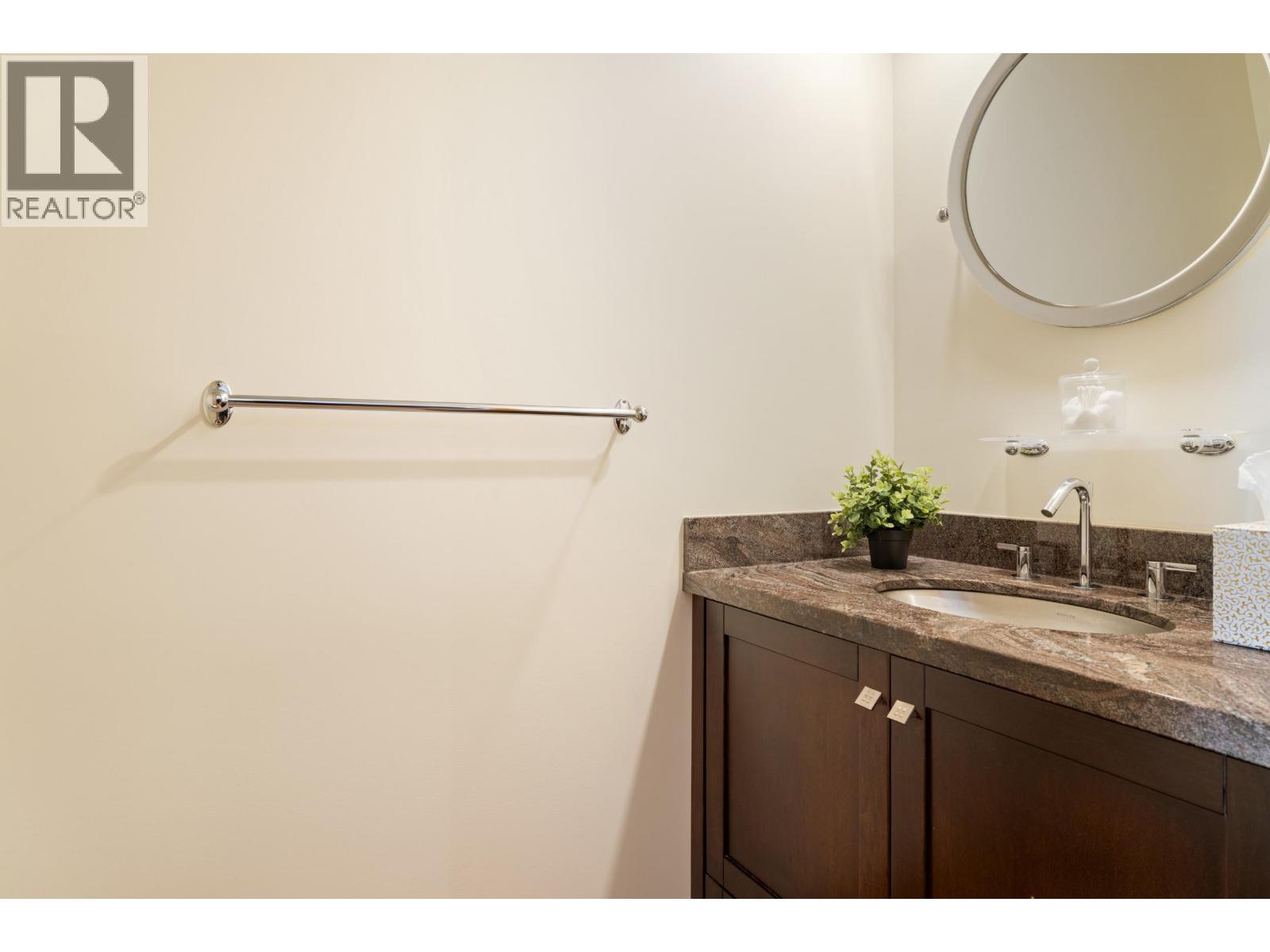 201 10 RENAISSANCE SQUARE, New Westminster