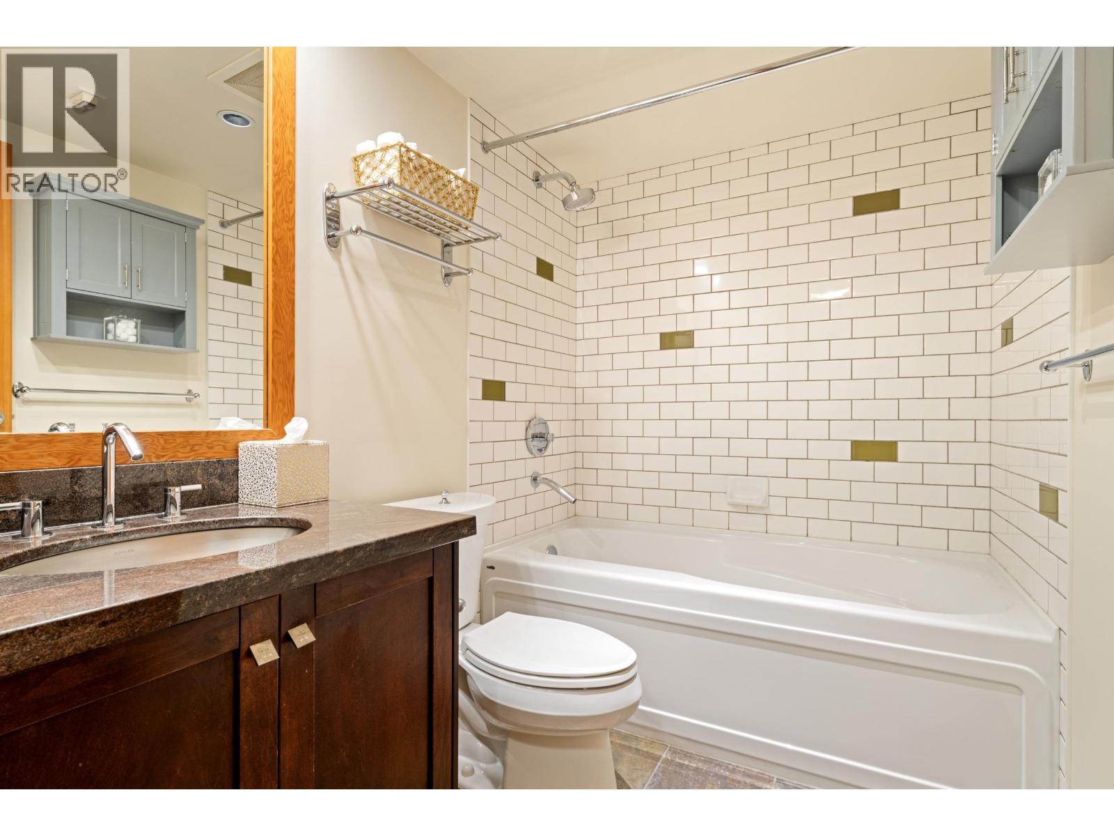 201 10 RENAISSANCE SQUARE, New Westminster