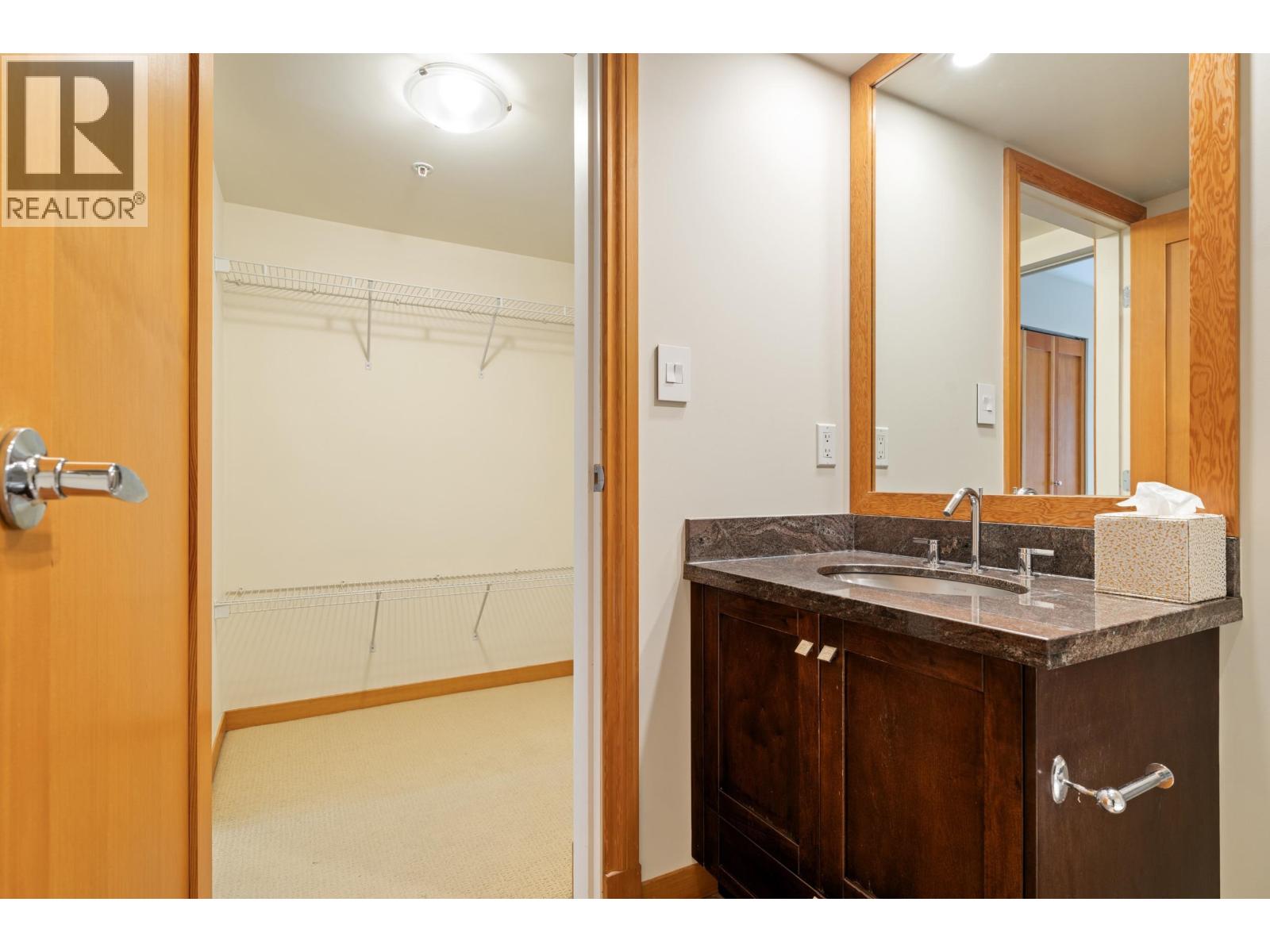 201 10 RENAISSANCE SQUARE, New Westminster