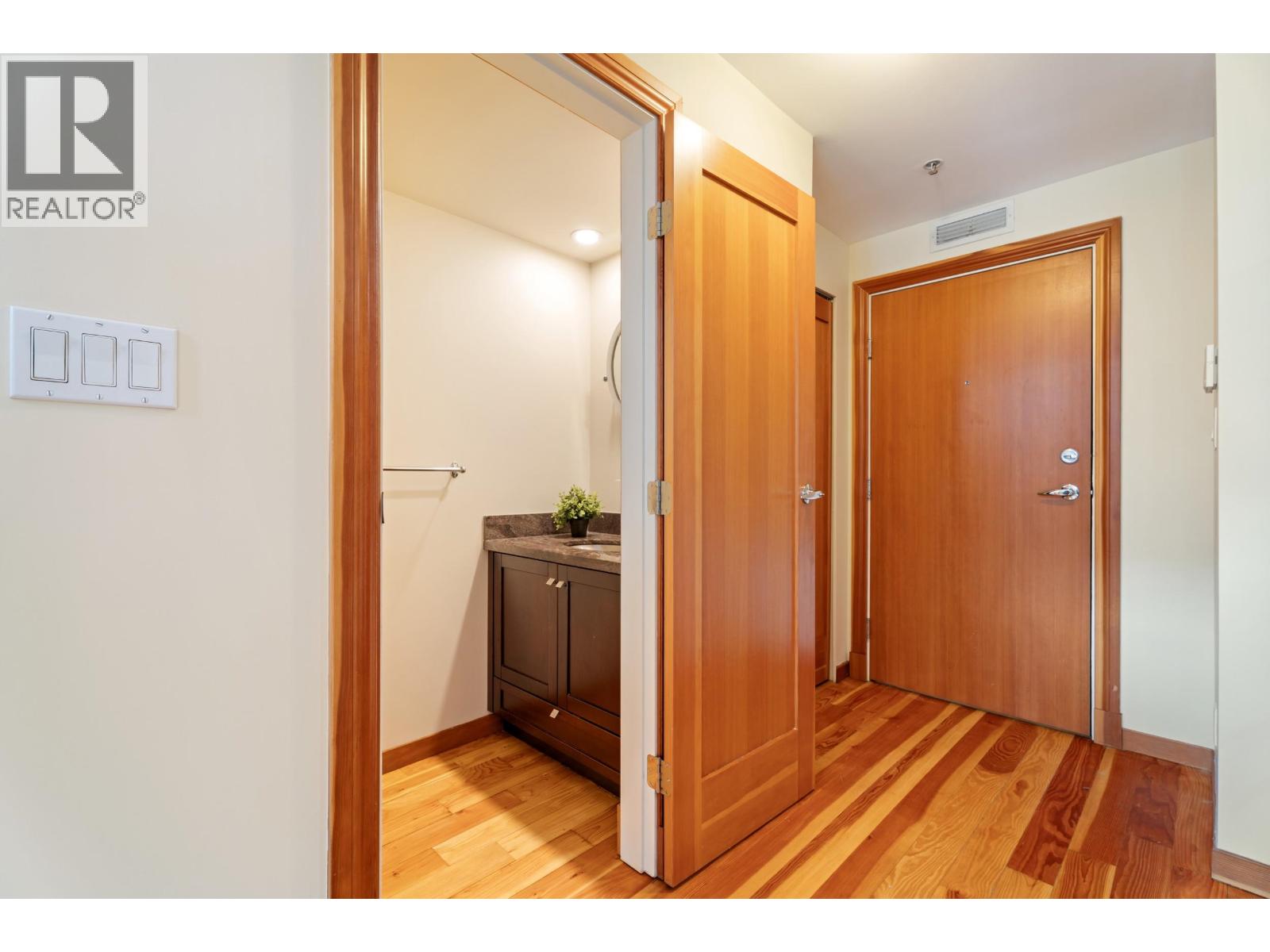 201 10 RENAISSANCE SQUARE, New Westminster