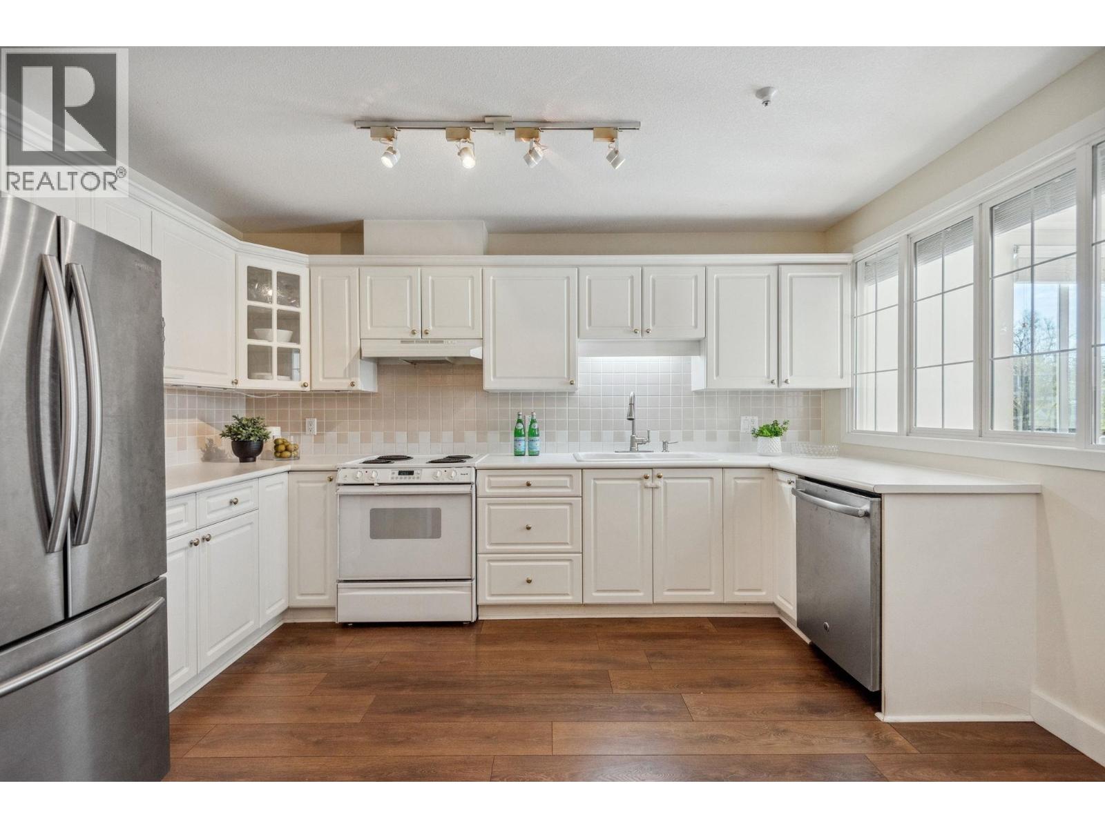 216 5735 HAMPTON PLACE, Vancouver