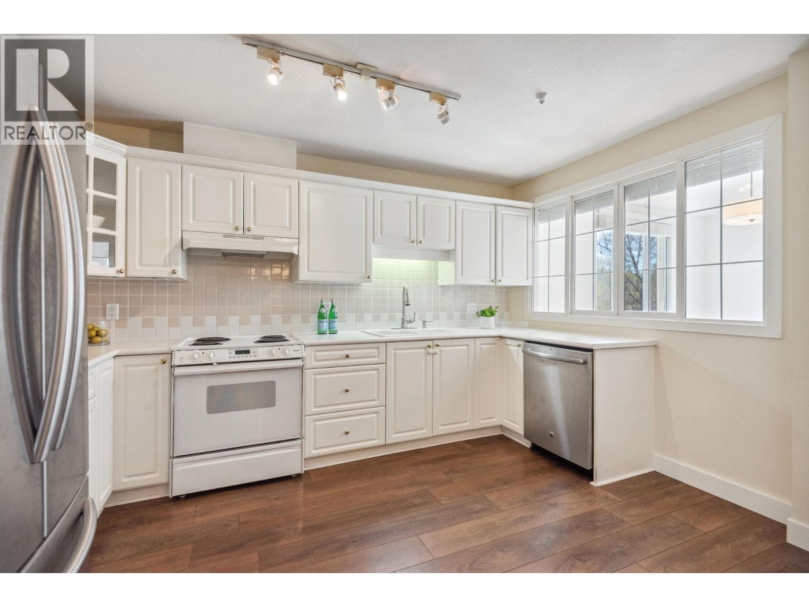 216 5735 HAMPTON PLACE, Vancouver