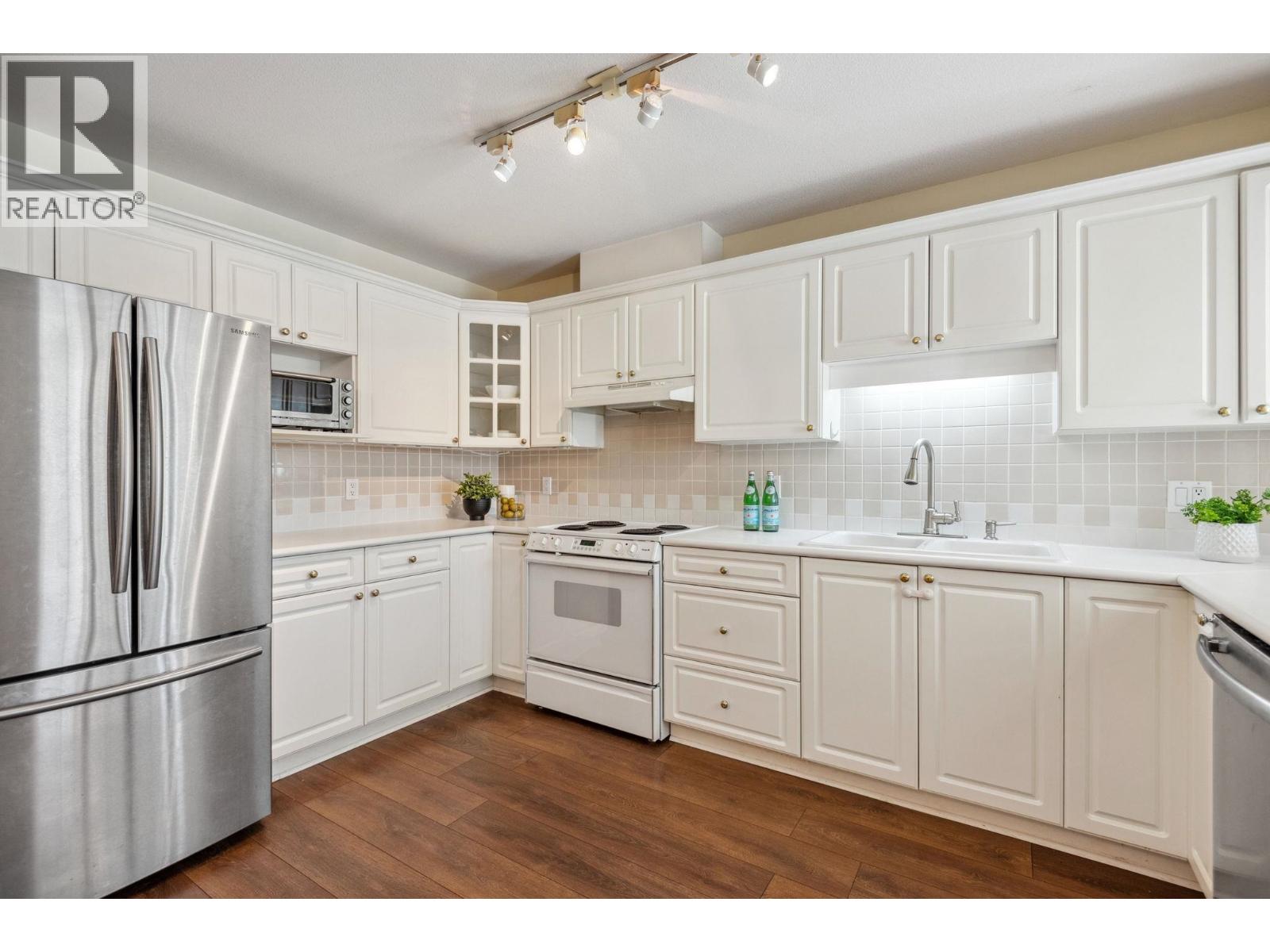 216 5735 HAMPTON PLACE, Vancouver