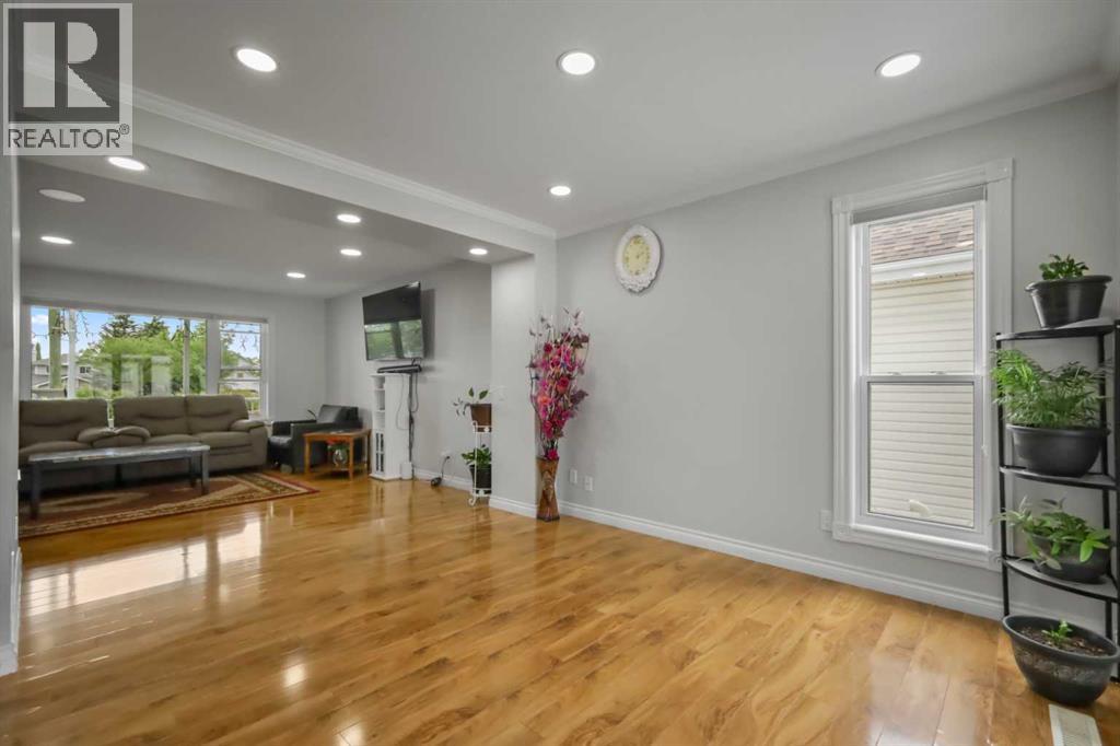 Single Family House for Sale in  Coventry Green NE Coventry Hills Calgary 