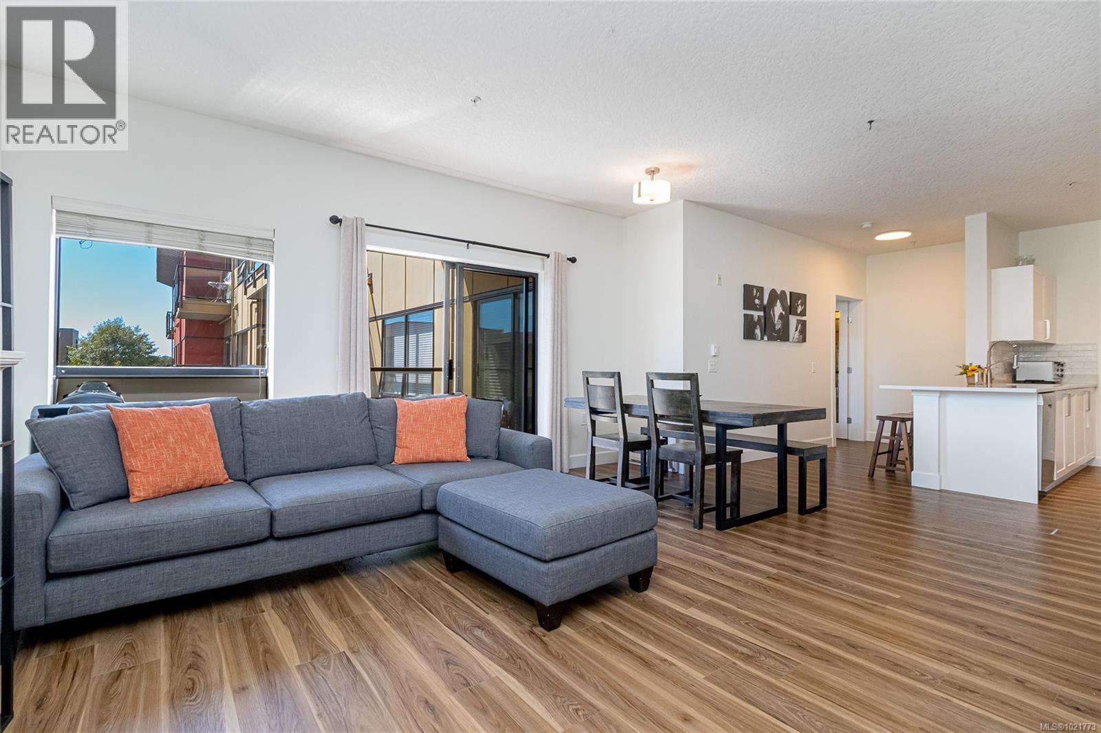 408 870 Short Street, Saanich