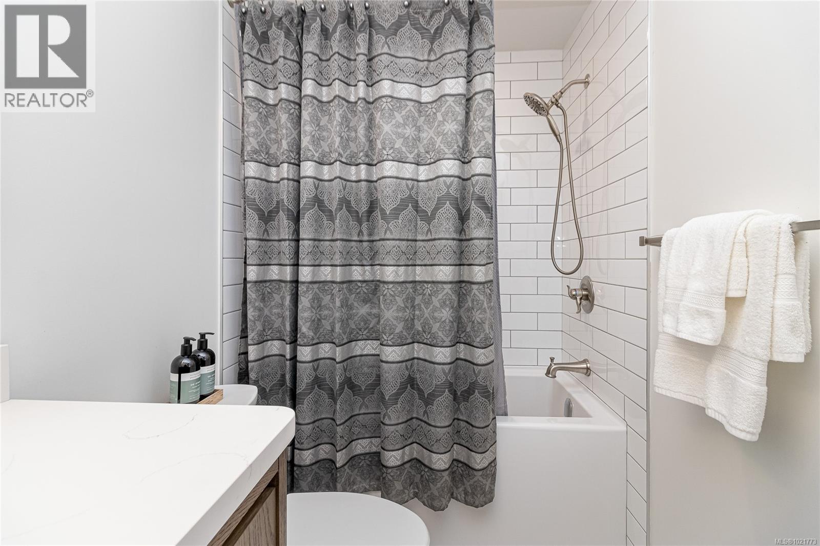 408 870 Short Street, Saanich