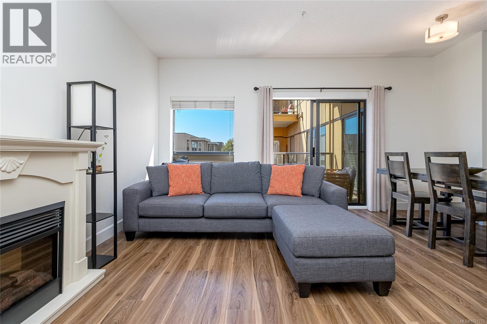 408 870 Short Street, Saanich