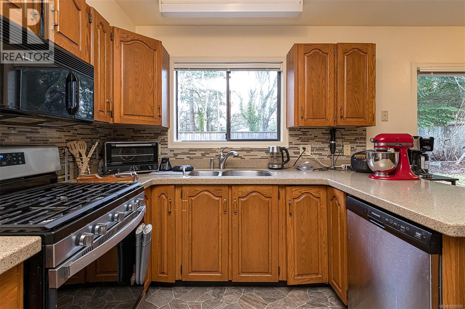  1509 Lynnfield Place, Saanich