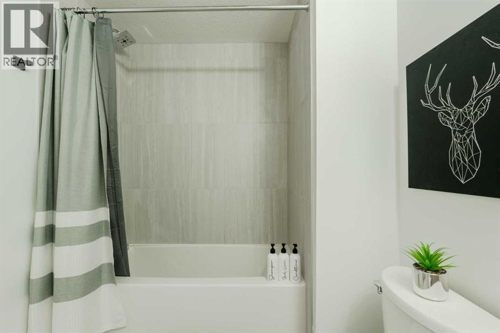 Single Family House for Sale in Unit B   Avenue NW Capitol Hill Calgary 