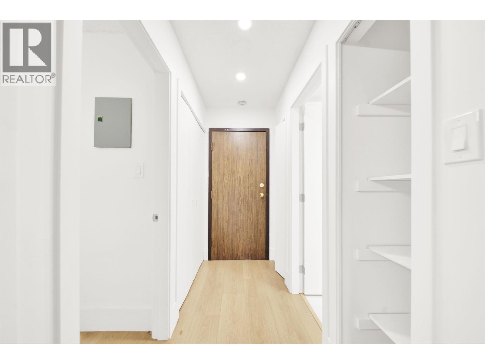 207 37 AGNES STREET, New Westminster