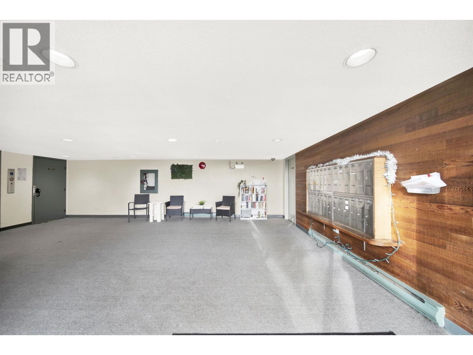 207 37 AGNES STREET, New Westminster