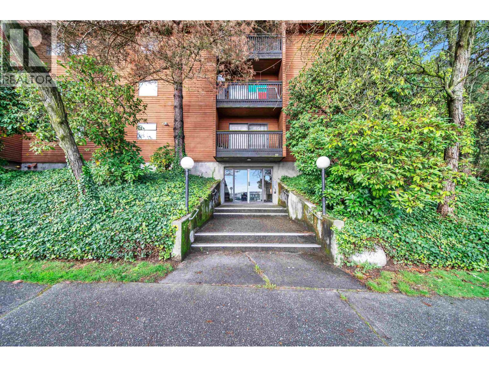 207 37 AGNES STREET, New Westminster