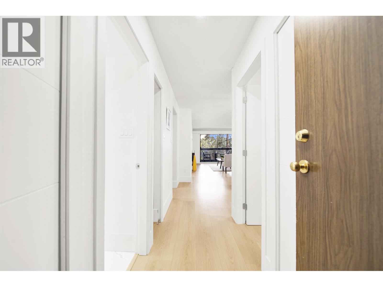 207 37 AGNES STREET, New Westminster