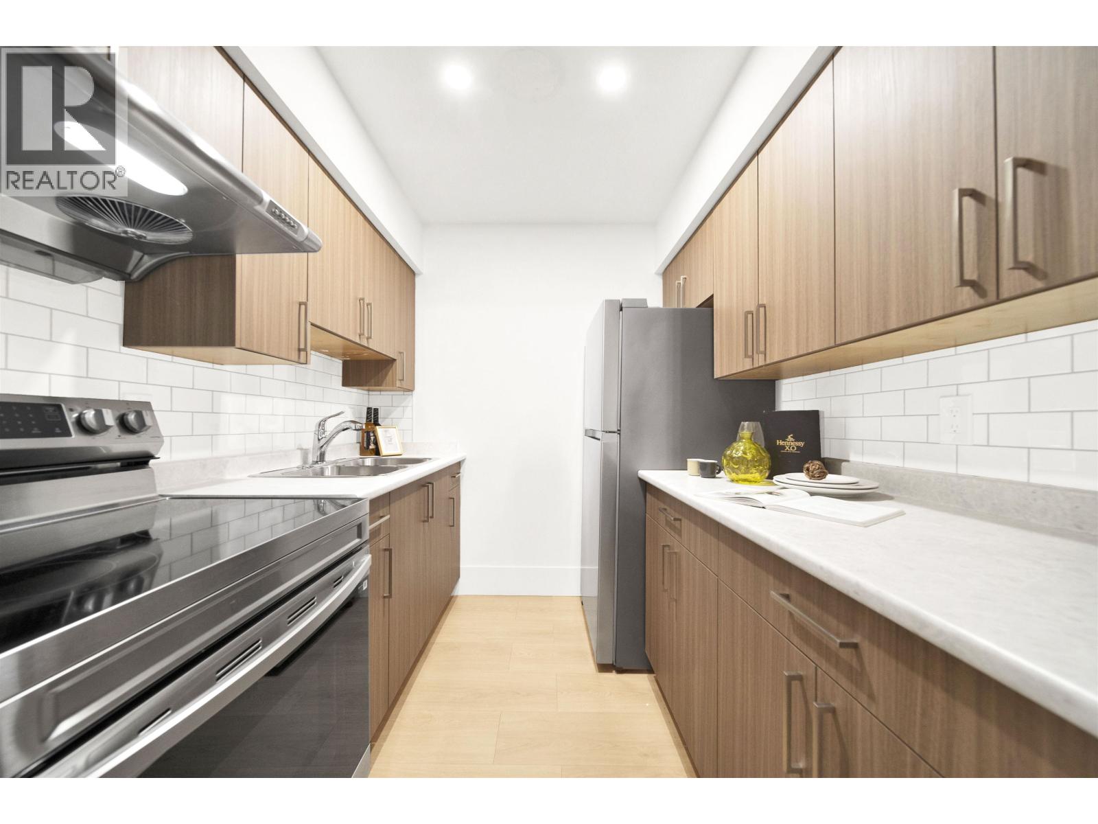 207 37 AGNES STREET, New Westminster