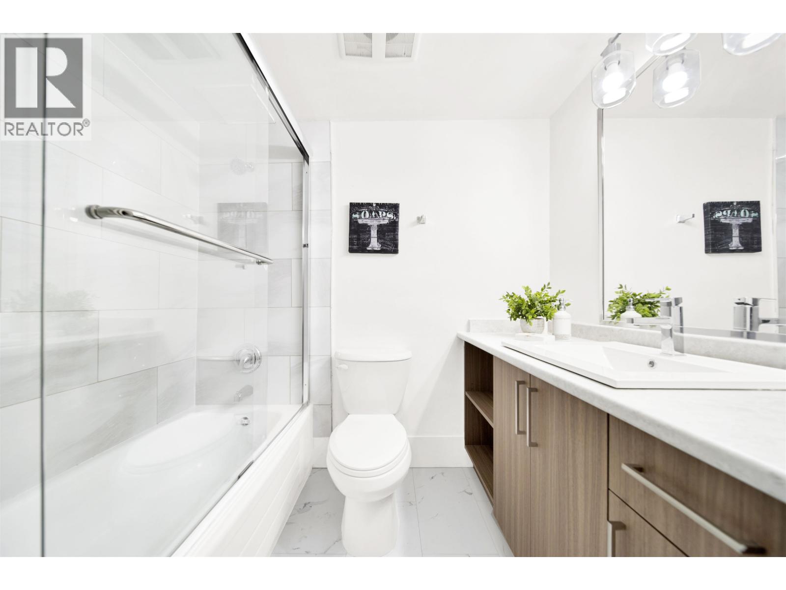 207 37 AGNES STREET, New Westminster