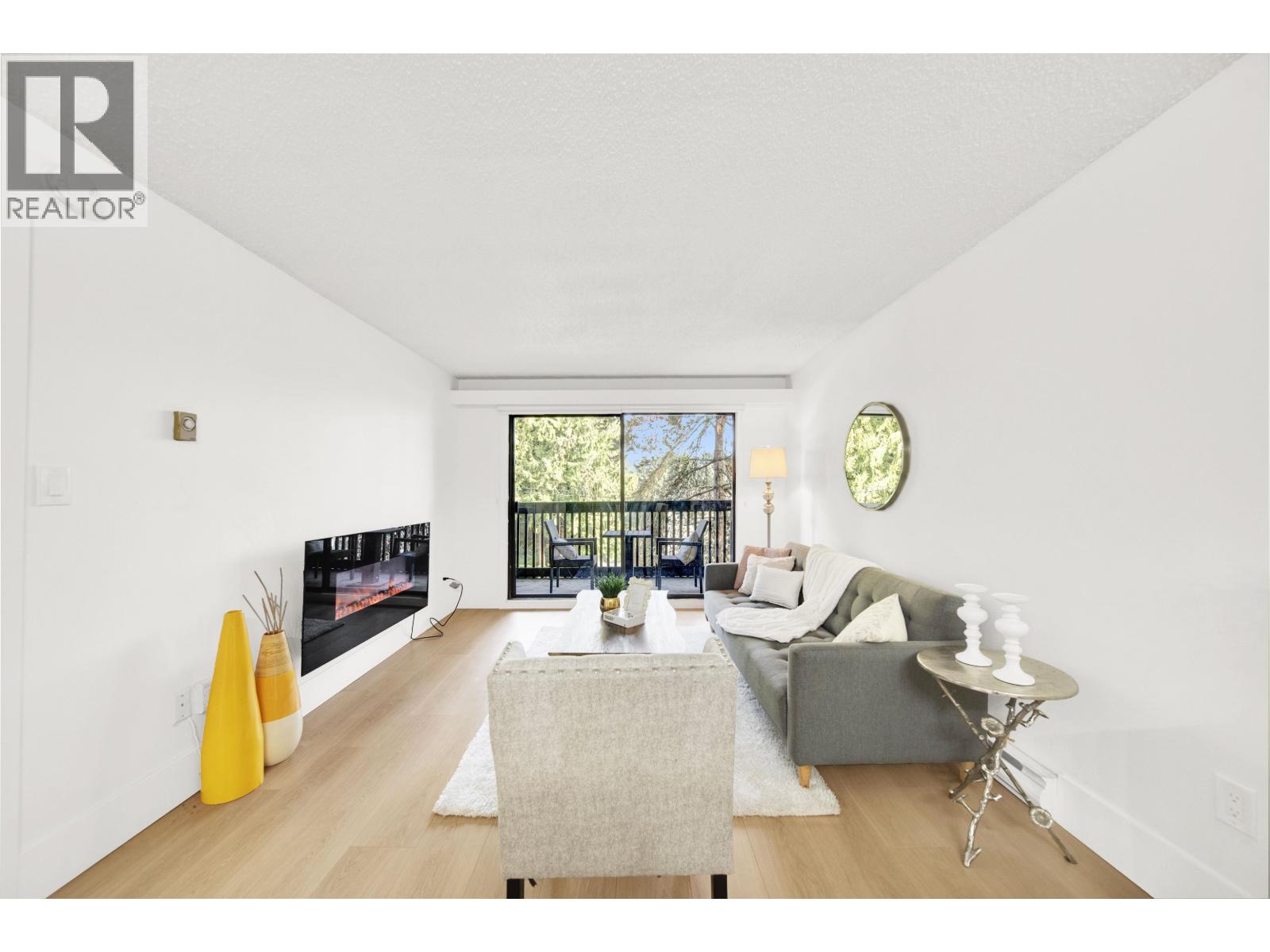 207 37 AGNES STREET, New Westminster