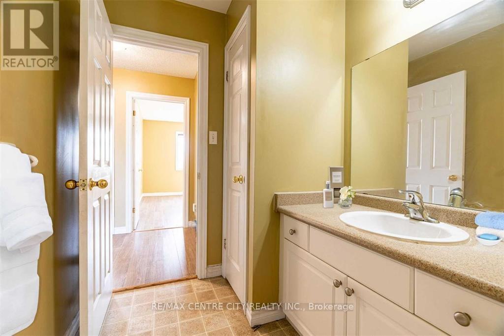 #31 600 SARNIA ROAD - 17