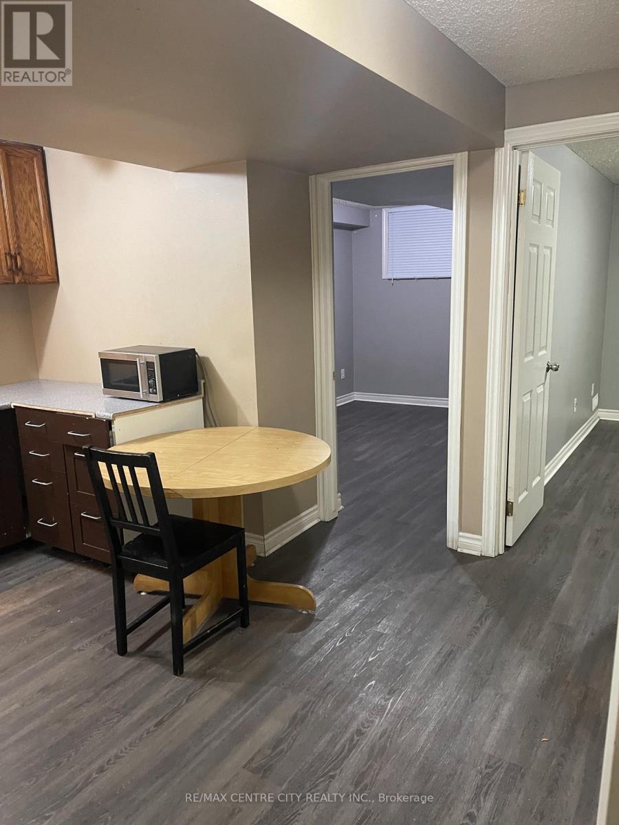 #31 600 SARNIA ROAD - 21