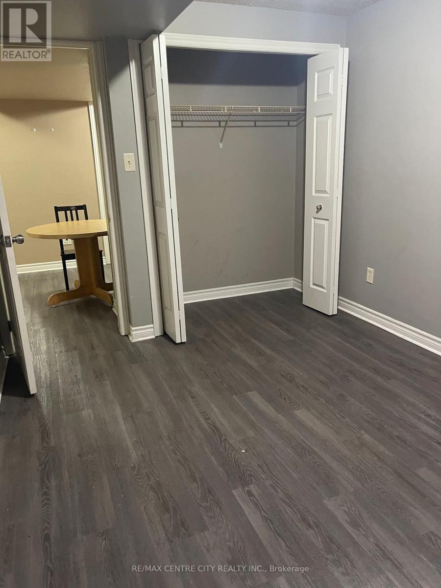 #31 600 SARNIA ROAD - 25