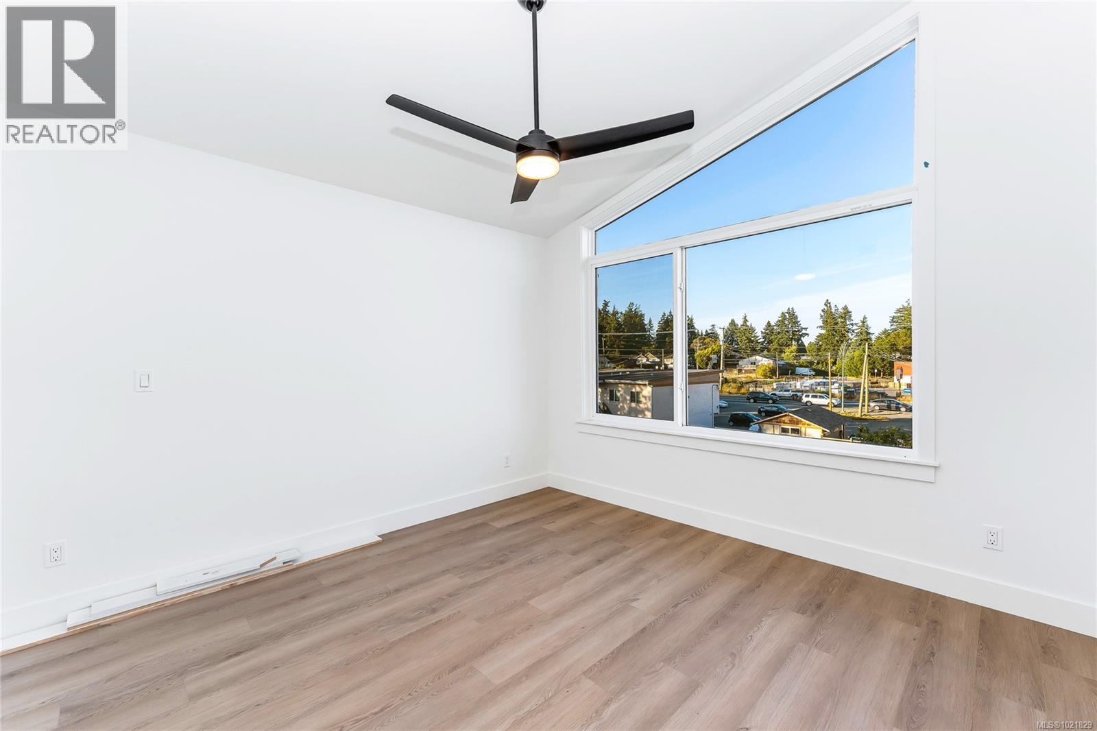 907 Vine Crt, Langford