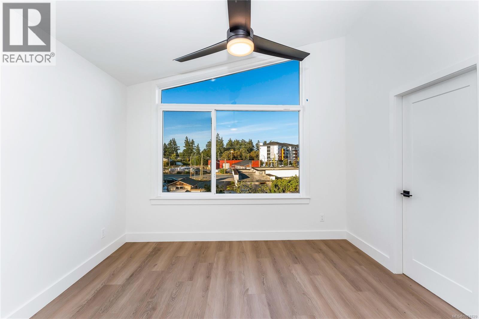 907 Vine Crt, Langford