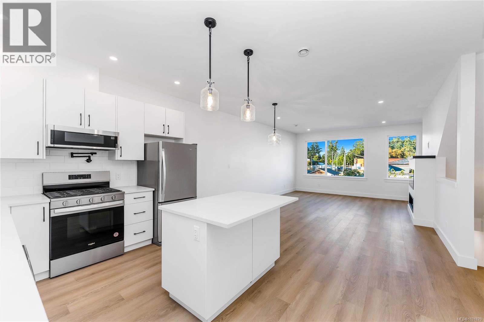 907 Vine Crt, Langford