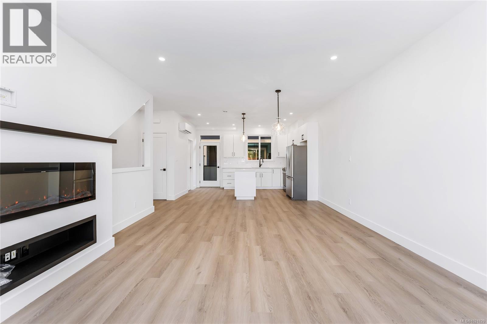 907 Vine Crt, Langford