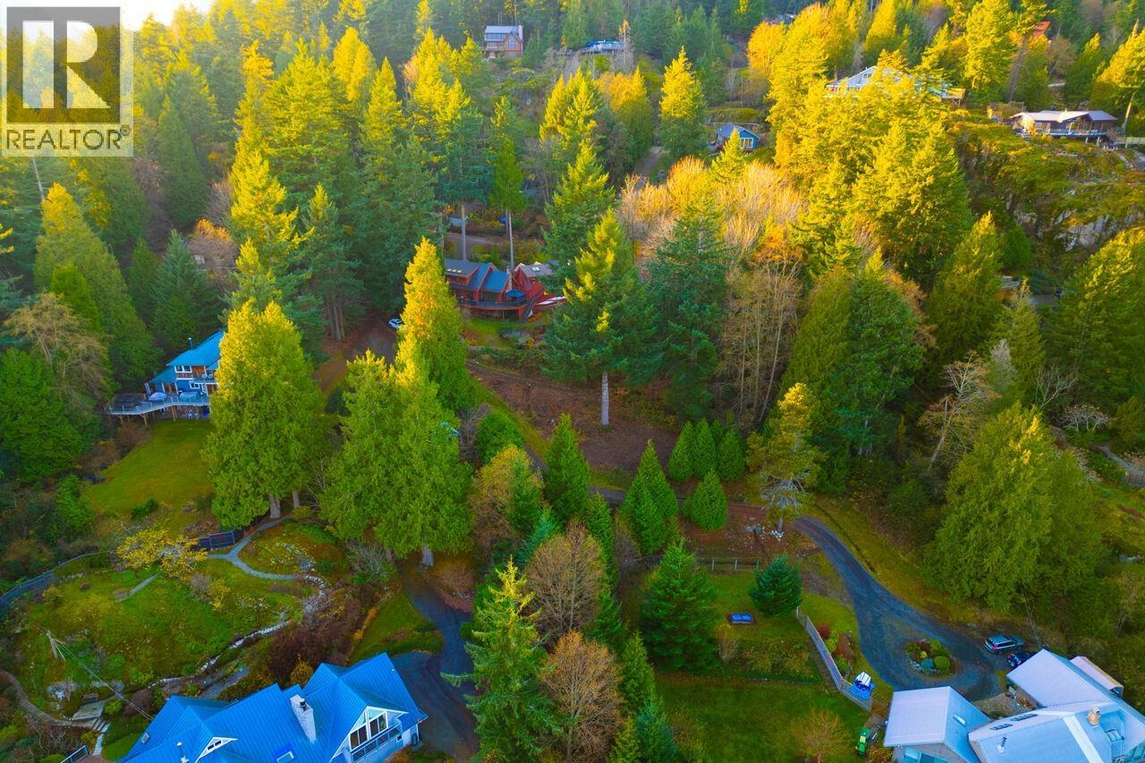 230 MOONWINKS DRIVE - Photo 2 of 11, Bowen Island, British Columbia