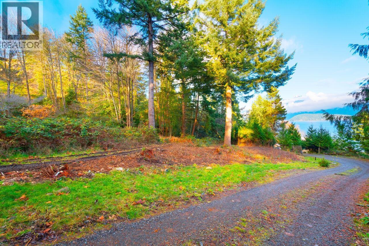 230 MOONWINKS DRIVE - Photo 4 of 11, Bowen Island, British Columbia