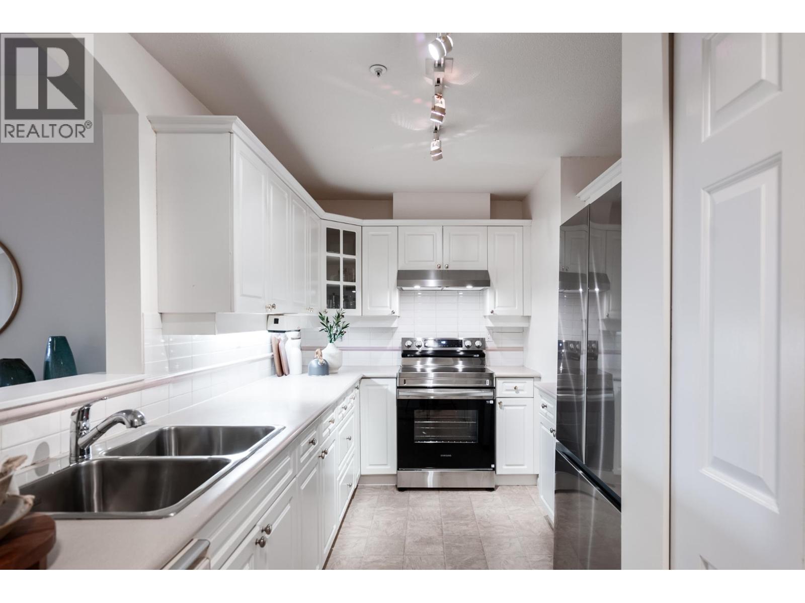 104 5835 HAMPTON PLACE, Vancouver