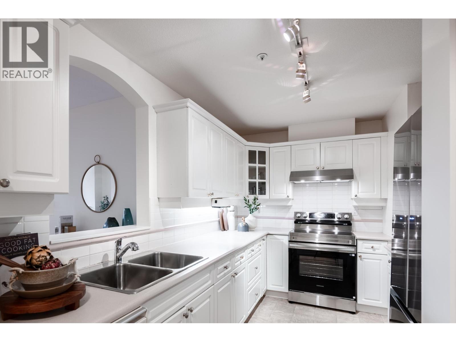 104 5835 HAMPTON PLACE, Vancouver