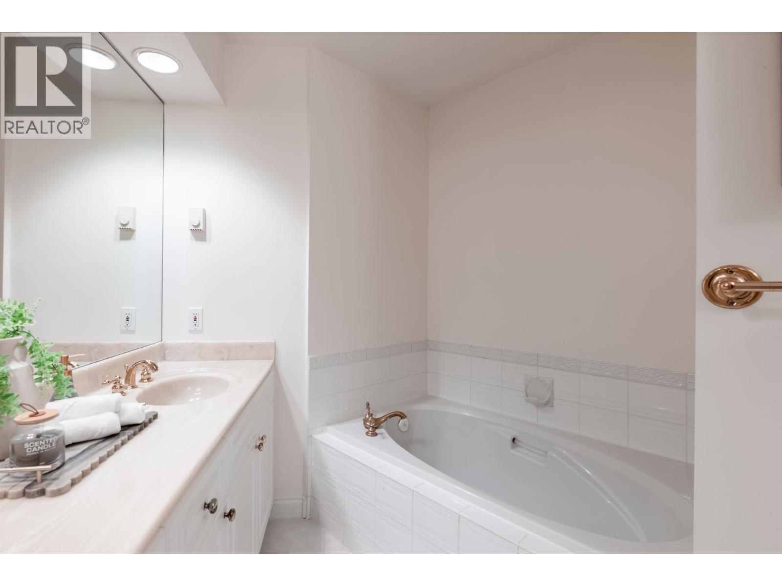 104 5835 HAMPTON PLACE, Vancouver