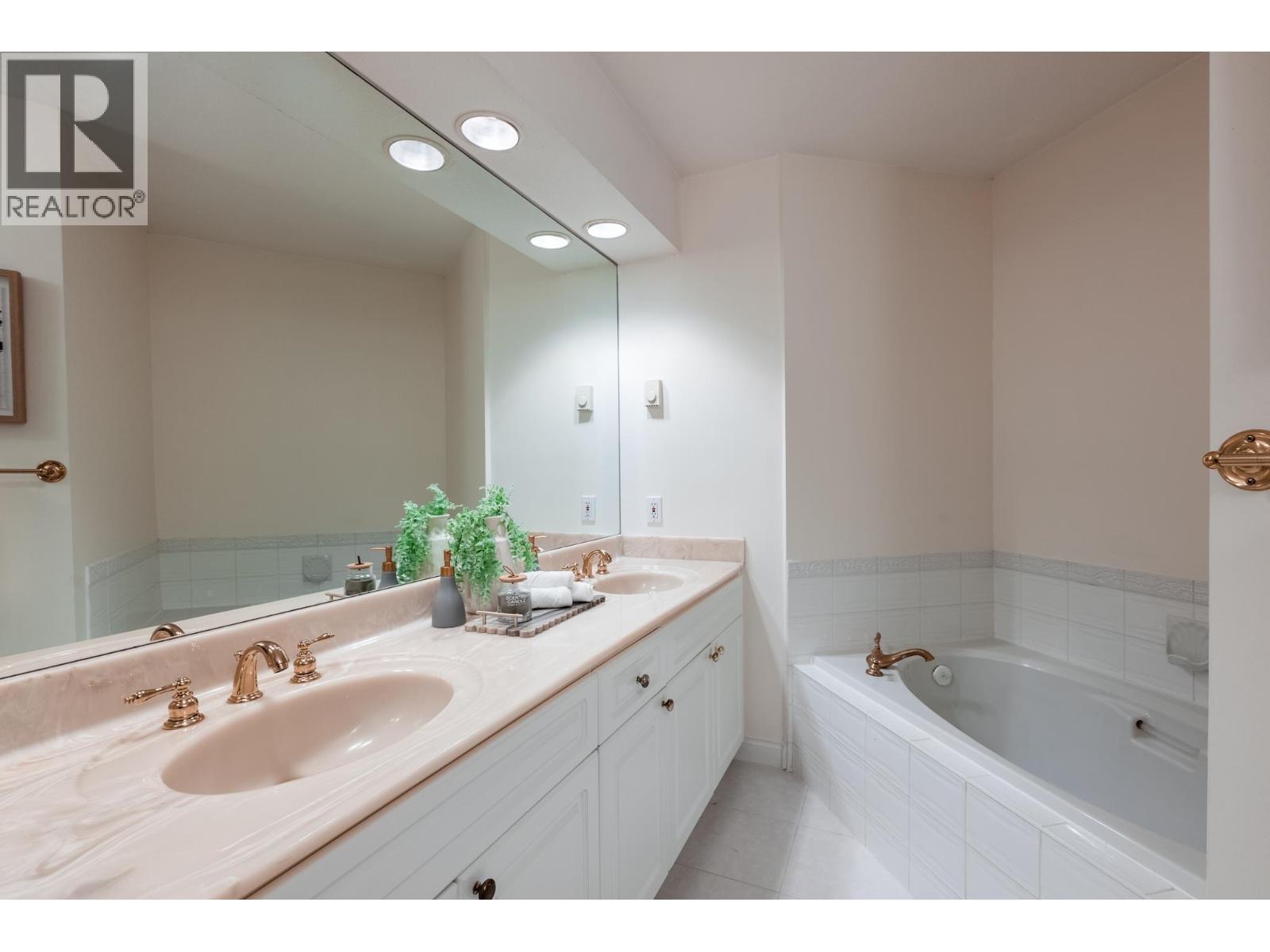 104 5835 HAMPTON PLACE, Vancouver