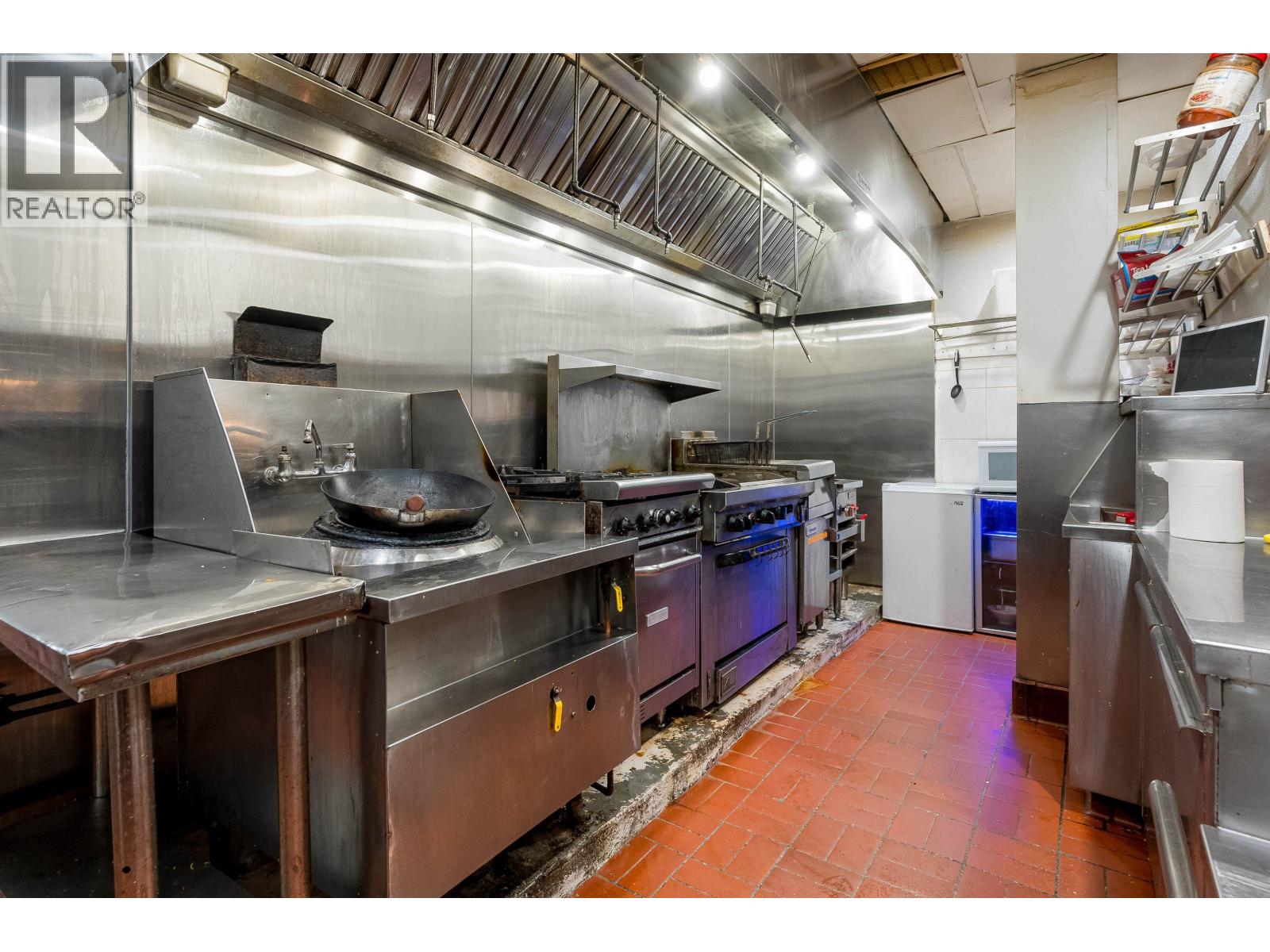 6372 FRASER STREET, Vancouver