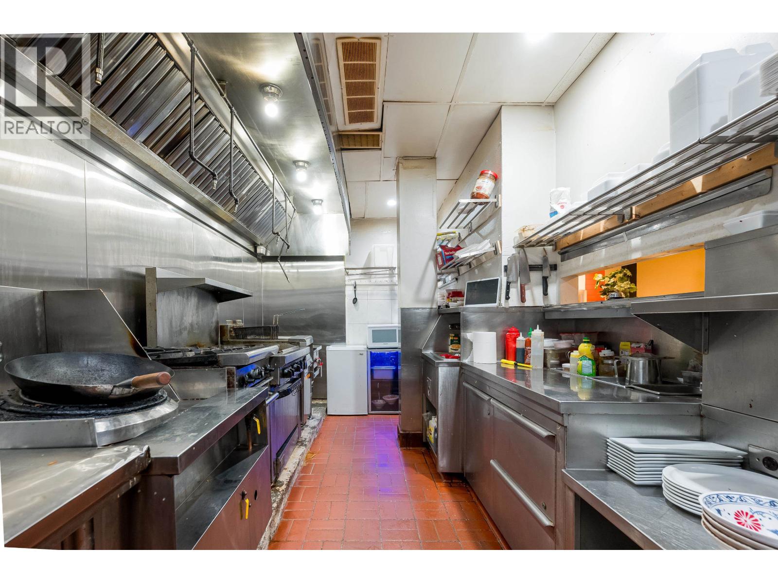 6372 FRASER STREET, Vancouver