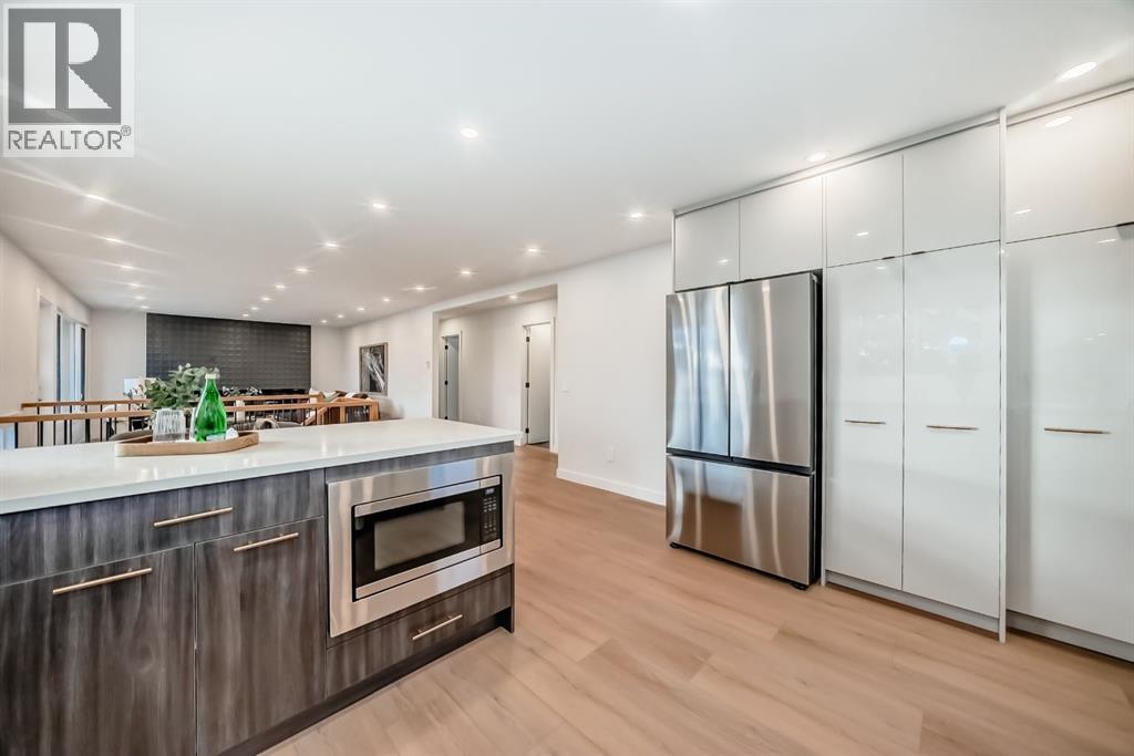 Single Family House Bi-level for Sale in  Dalgetty Place NW Dalhousie Calgary 