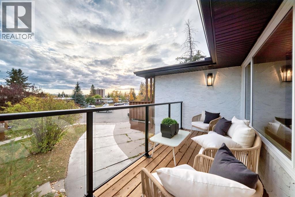 Single Family House Bi-level for Sale in  Dalgetty Place NW Dalhousie Calgary 