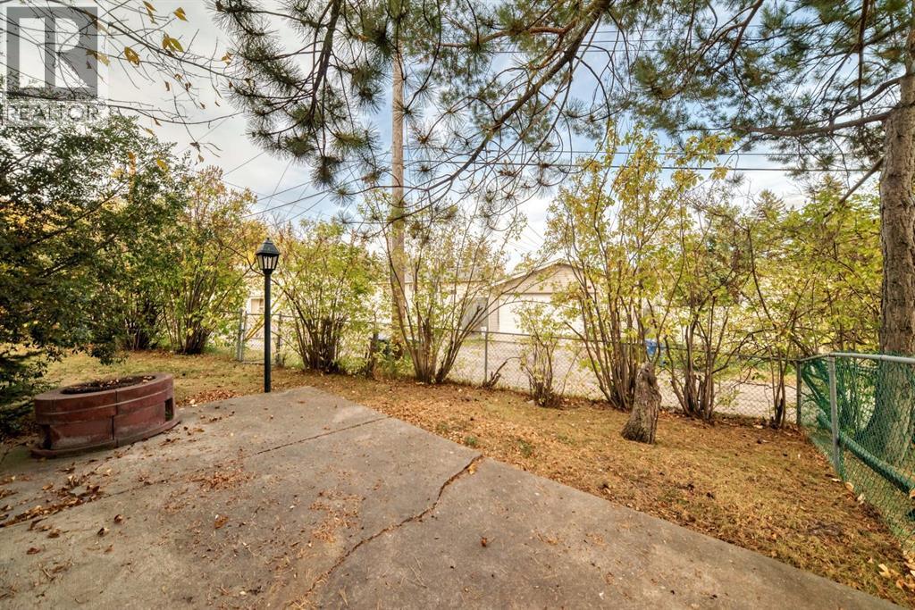 Single Family House Bi-level for Sale in  Dalgetty Place NW Dalhousie Calgary 