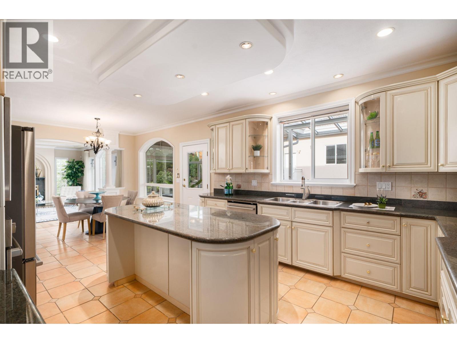 6111 KITCHENER STREET, Burnaby