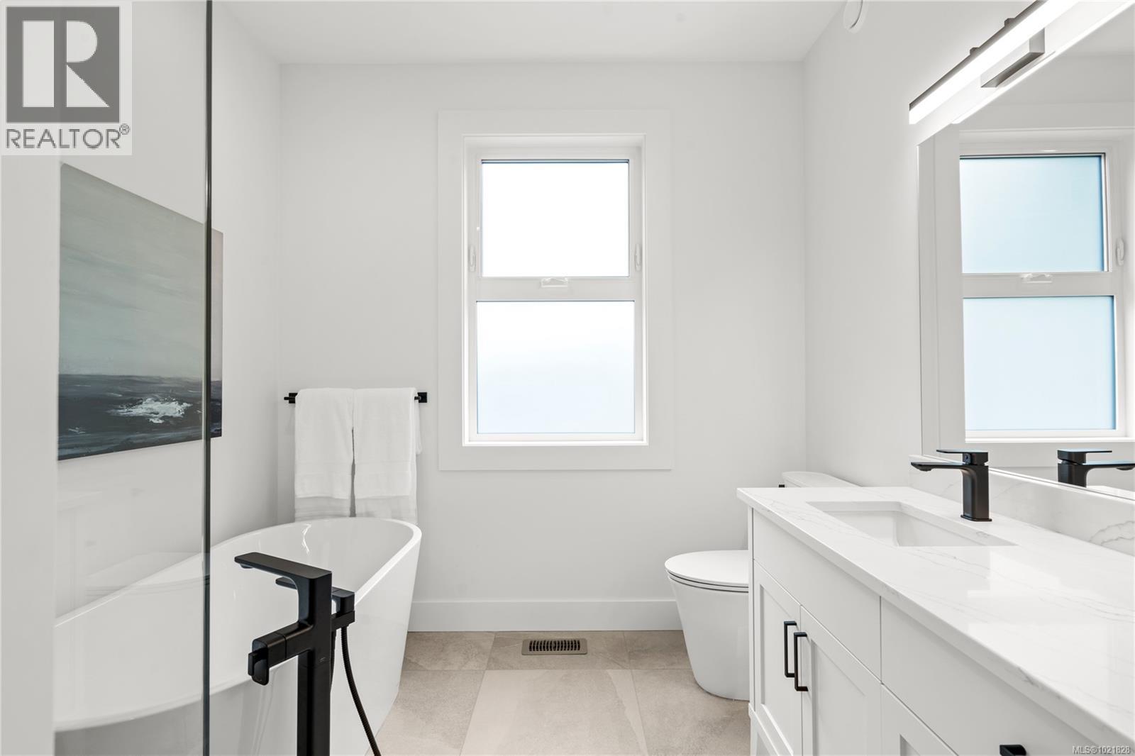 504 Juniper Dr, Qualicum Beach