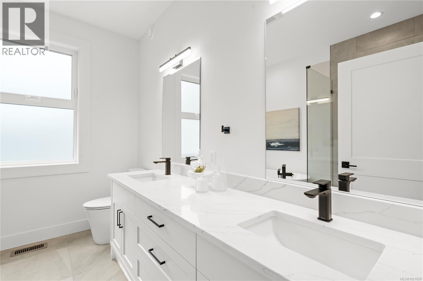 504 Juniper Dr, Qualicum Beach