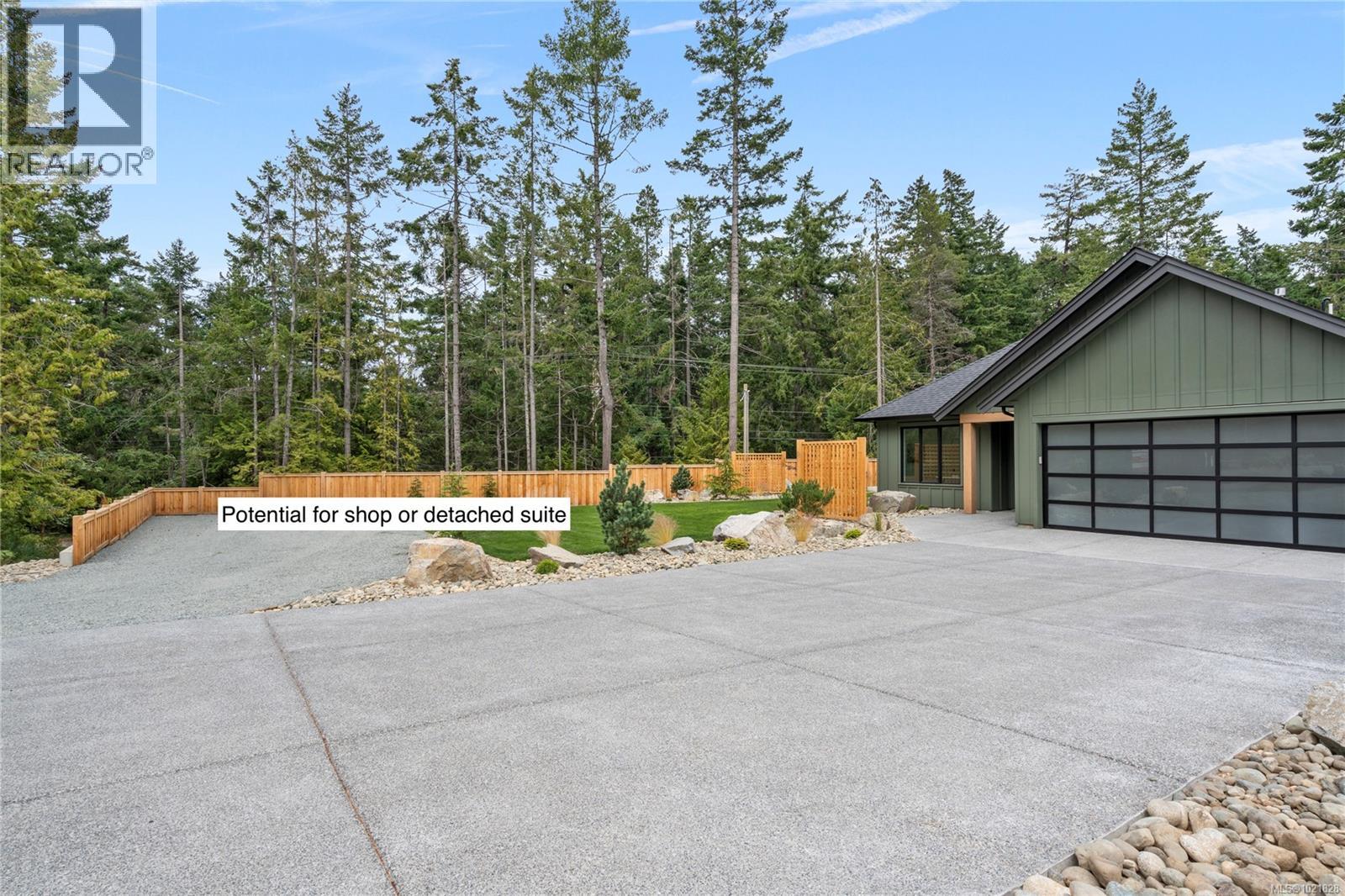 504 Juniper Dr, Qualicum Beach