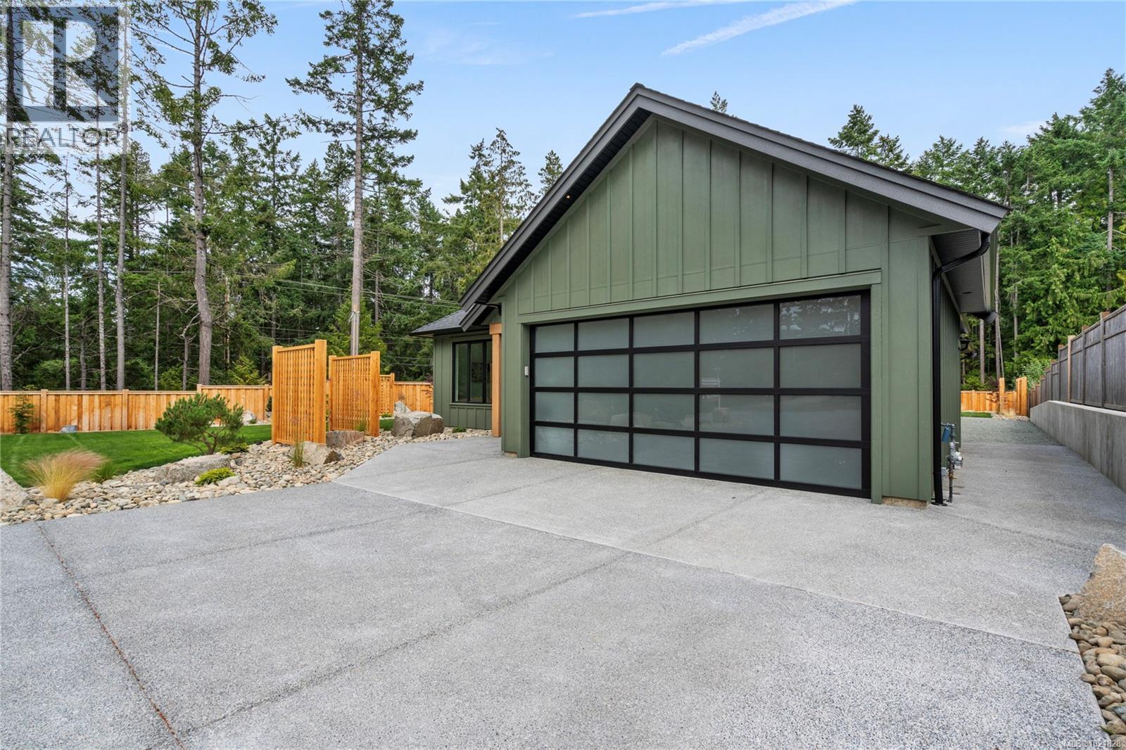 504 Juniper Dr, Qualicum Beach
