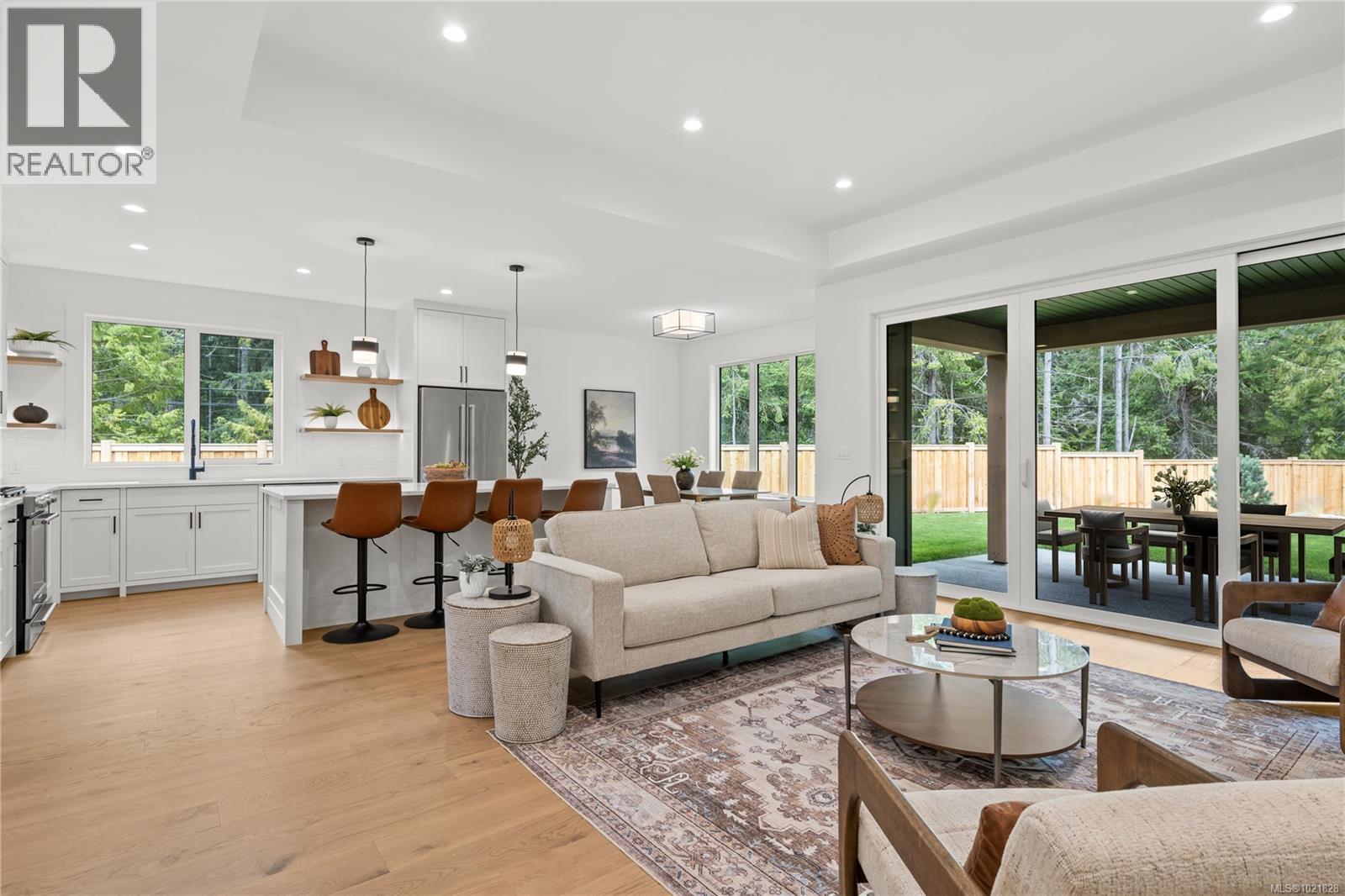 504 Juniper Dr, Qualicum Beach