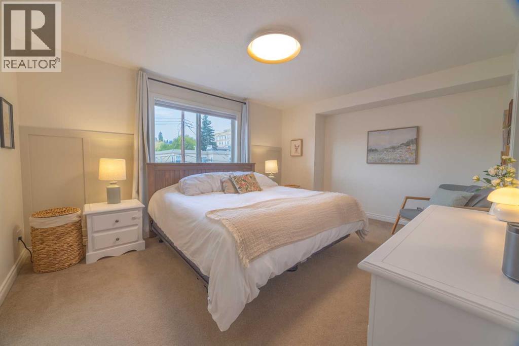 Single Family House for Sale in    Avenue NW Parkdale Calgary 