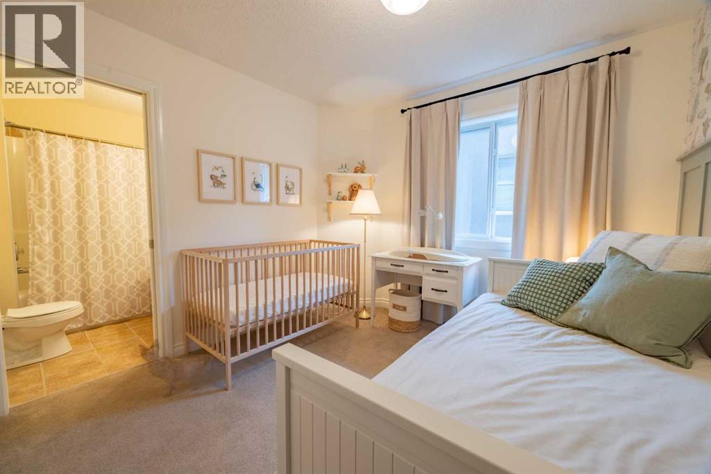 Single Family House for Sale in    Avenue NW Parkdale Calgary 