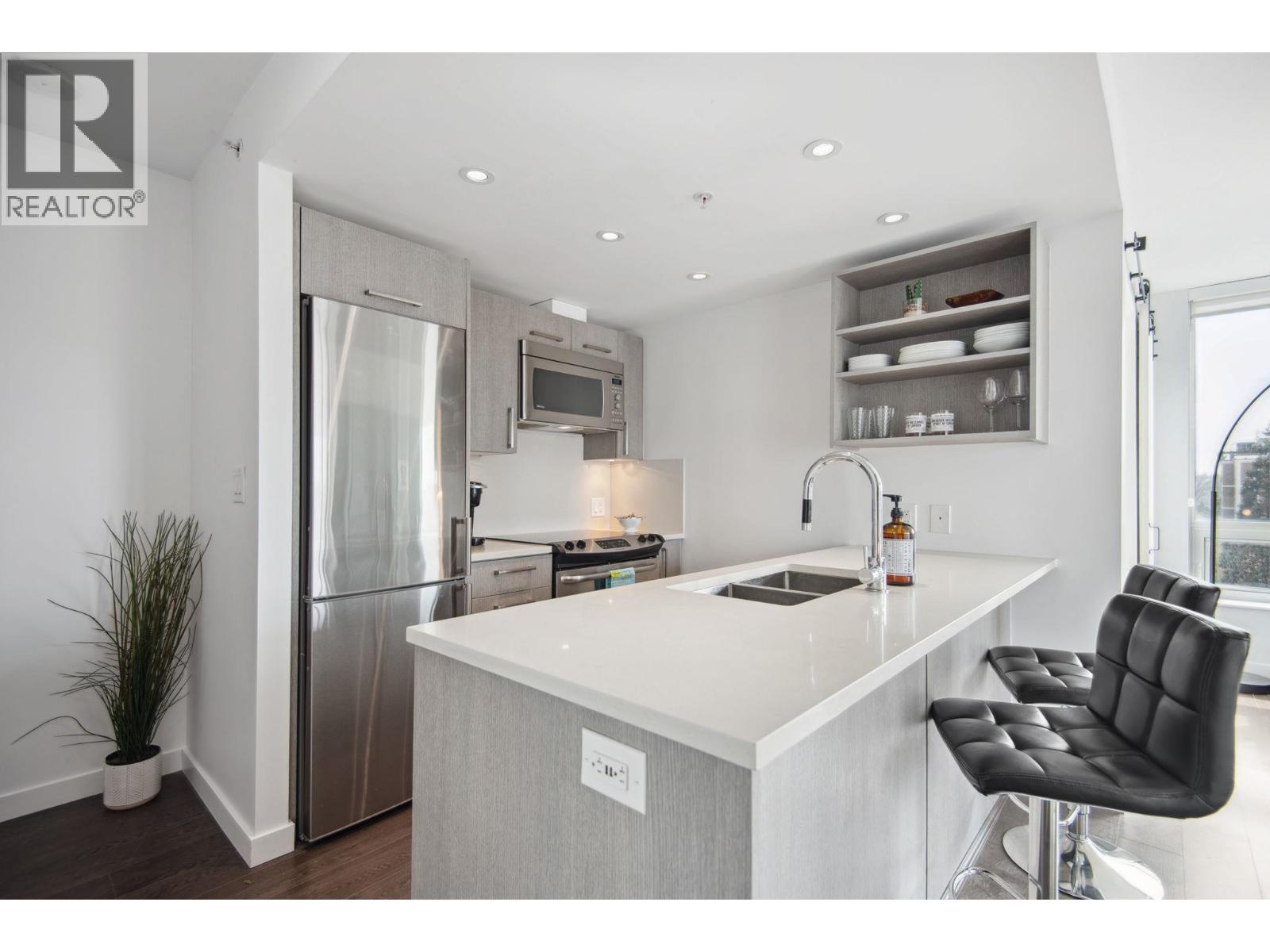 808 933 E HASTINGS STREET, Vancouver