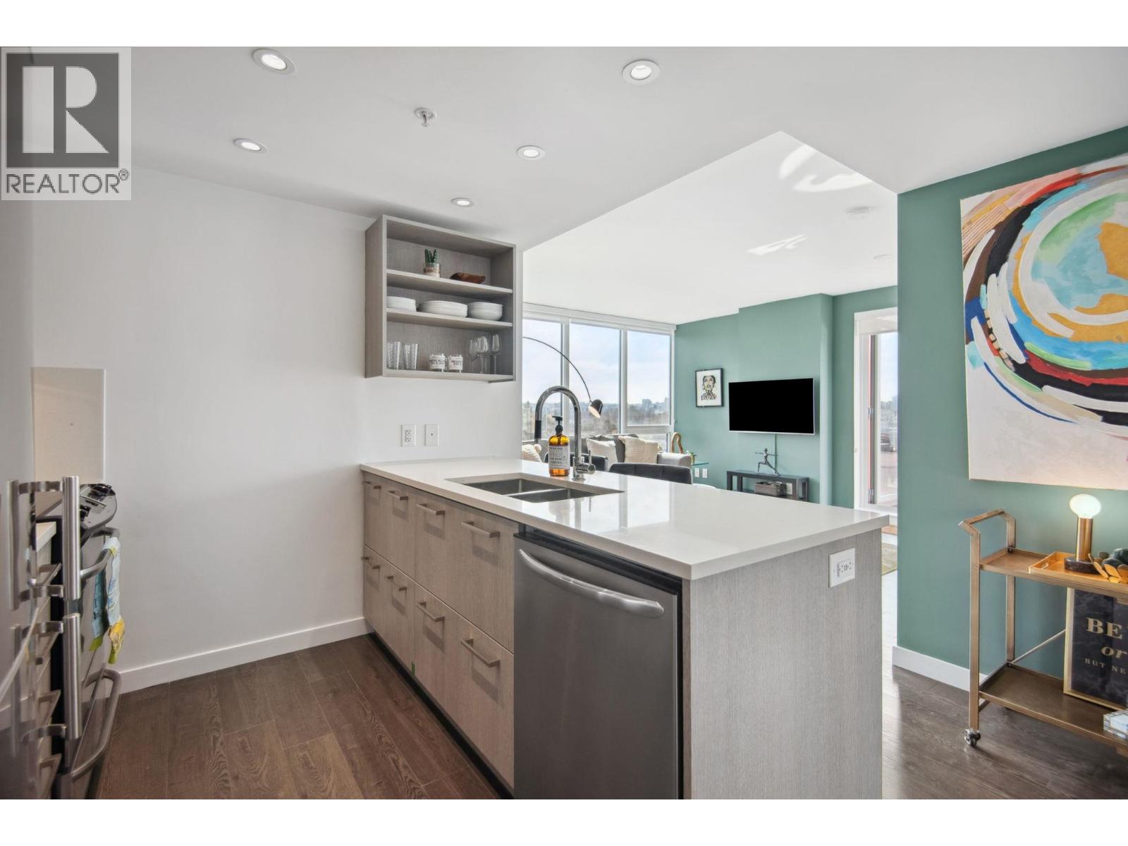 808 933 E HASTINGS STREET, Vancouver